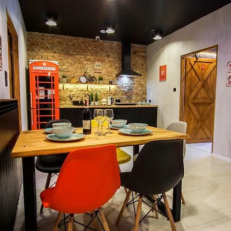 Retro Apartment *